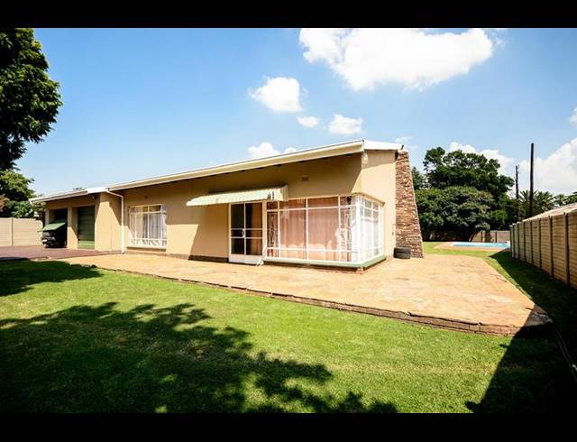 15 BEDROOM HOUSE FOR SALE IN RHODESFIELD
